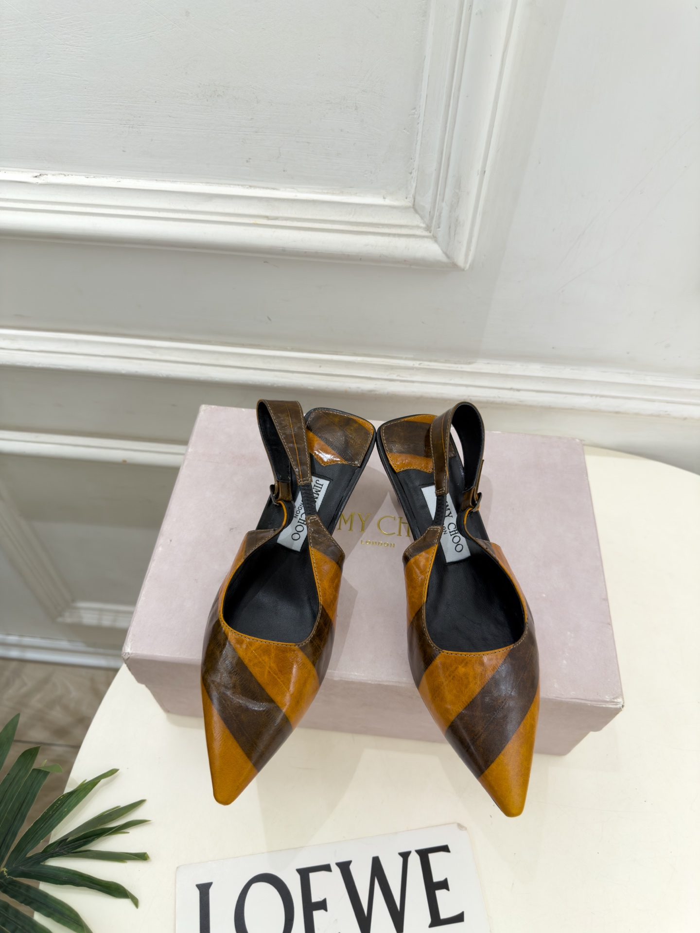 JimmyChoo 吉米周 26𝐬𝐬 ———      ✨ 2026秋冬新品 专柜最新JC尖头猫跟后空凉鞋 BS名媛气质