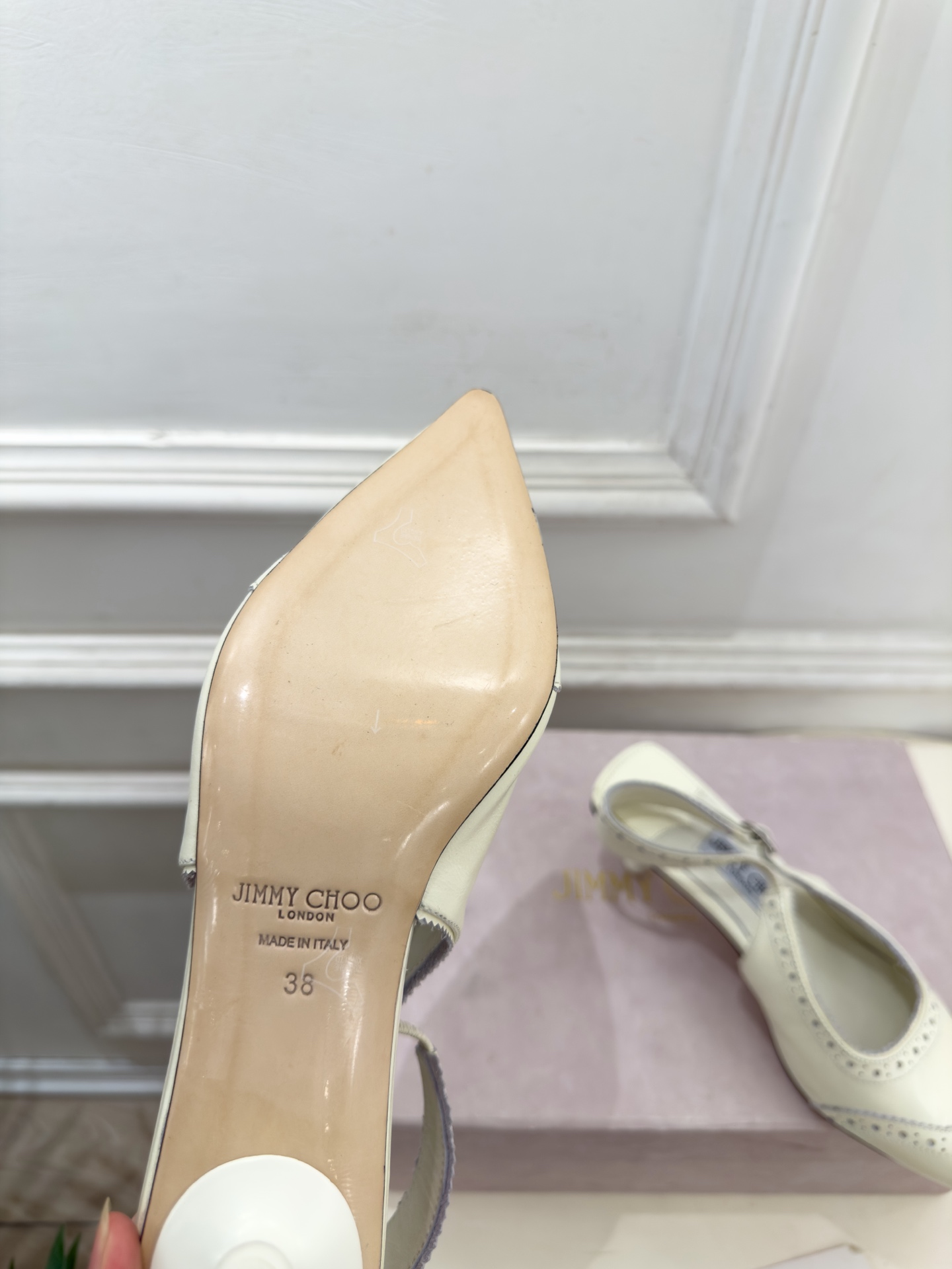JimmyChoo 吉米周 26𝐬𝐬 ——— ✨ 2026秋冬新品 专柜最新JC尖头雕花后空猫跟凉鞋 BS名 JimmyChoo 吉米周 26𝐬𝐬 ——— ✨ 2026秋冬新品 专柜最新JC尖头雕花后空猫跟凉鞋 BS名