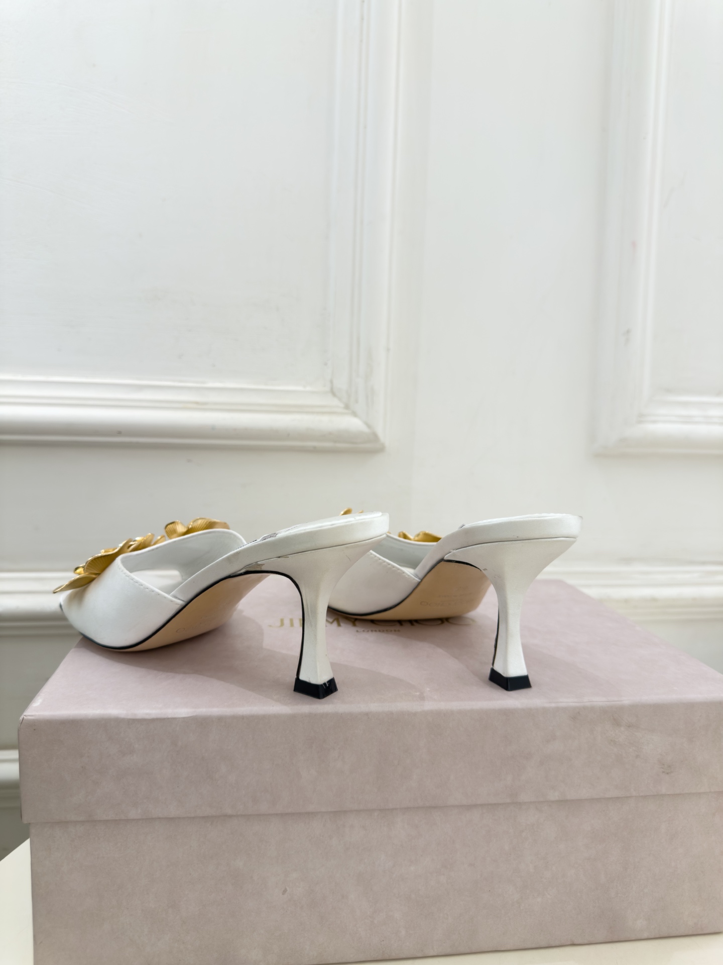 JimmyChoo 吉米周 26𝐬𝐬 ——— ✨ 2026秋冬新品 专柜最新JC金属花朵方头高跟拖鞋 BS名媛 JimmyChoo 吉米周 26𝐬𝐬 ——— ✨ 2026秋冬新品 专柜最新JC金属花朵方头高跟拖鞋 BS名媛