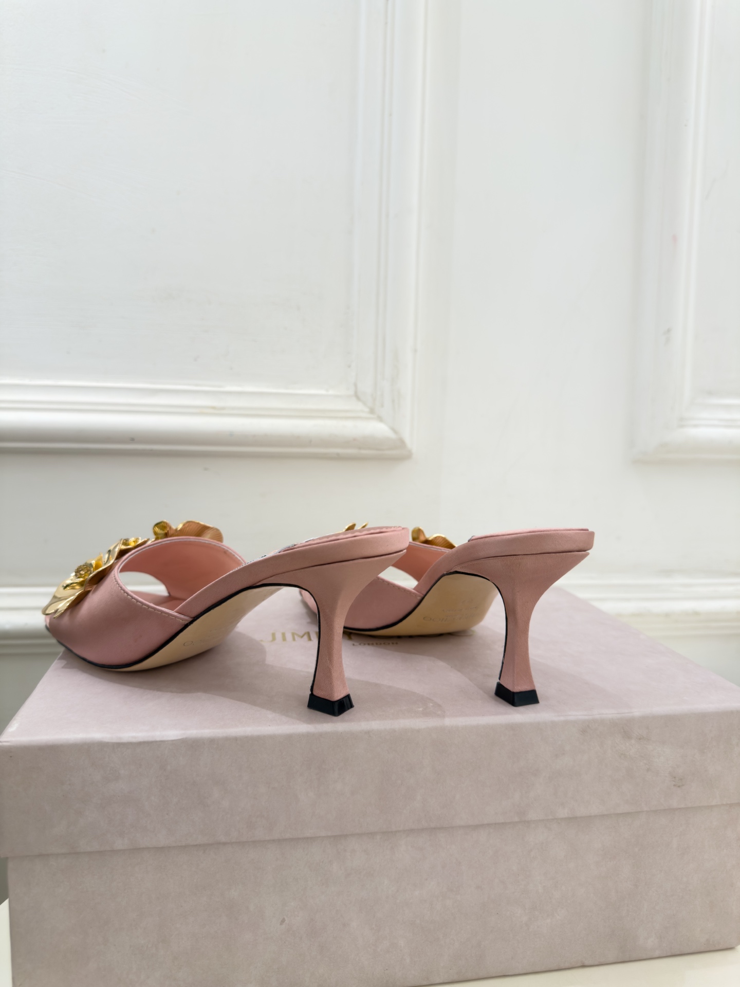 JimmyChoo 吉米周 26𝐬𝐬 ——— ✨ 2026秋冬新品 专柜最新JC金属花朵方头高跟拖鞋 BS名媛 JimmyChoo 吉米周 26𝐬𝐬 ——— ✨ 2026秋冬新品 专柜最新JC金属花朵方头高跟拖鞋 BS名媛