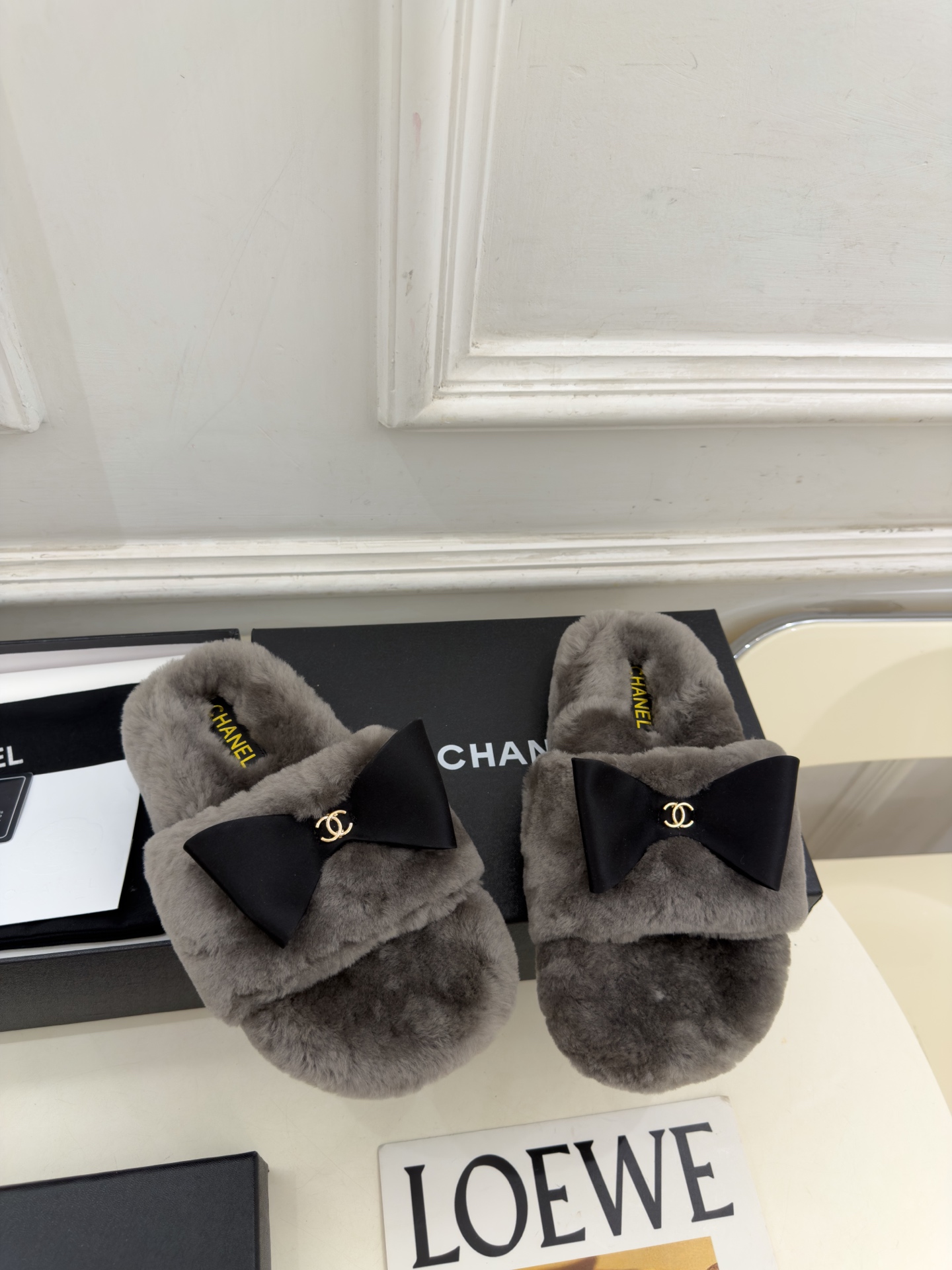 𝐂𝐇𝐀𝐍𝐄𝐋 | 小香 26𝐬𝐬 🦋2026 秋冬新品 专柜经典走秀款 小香双C蝴蝶结厚底毛毛拖 系列上新〰 🍬 𝐂𝐇𝐀𝐍𝐄𝐋 | 小香 26𝐬𝐬 🦋2026 秋冬新品 专柜经典走秀款 小香双C蝴蝶结厚底毛毛拖 系列上新〰 🍬