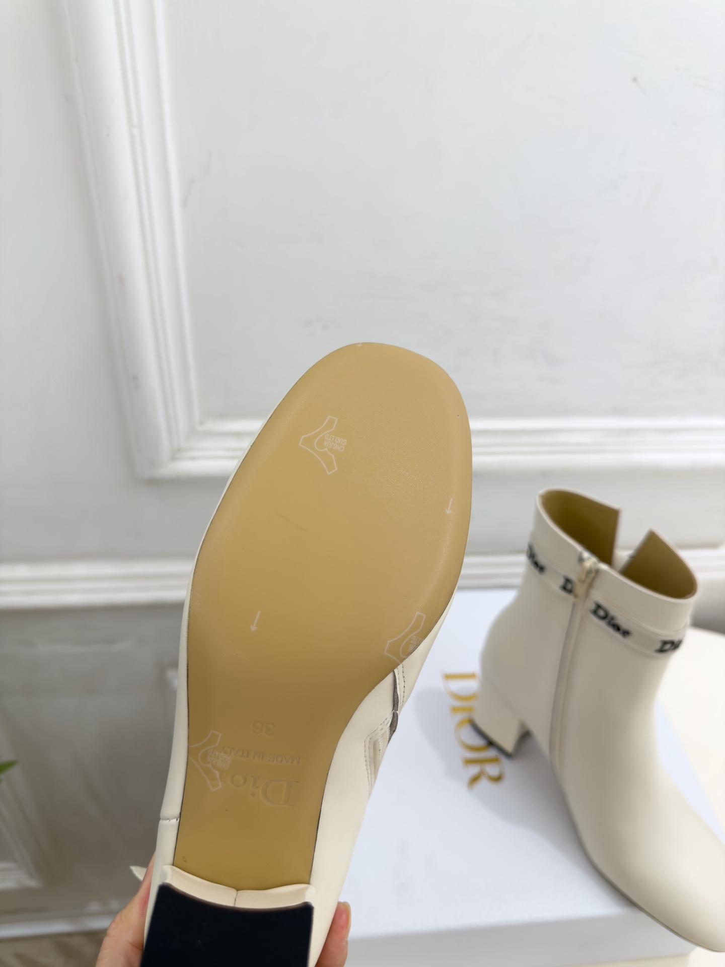 Dior |  迪奥  26𝐬𝐬  🧡💚2026秋冬新品 顶级版本⚠️ 专柜主打新款 J'Adior 字母饰带蝴蝶结粗跟