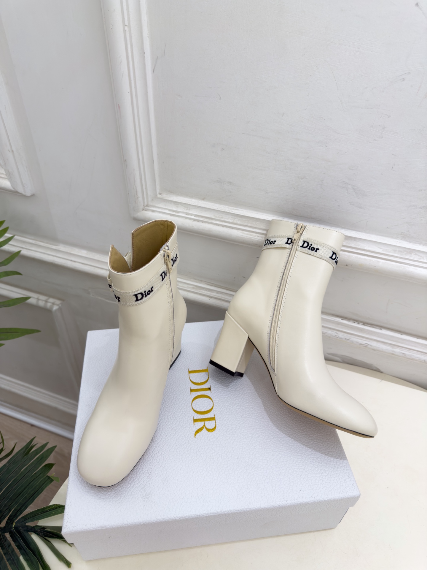 Dior |  迪奥  26𝐬𝐬  🧡💚2026秋冬新品 顶级版本⚠️ 专柜主打新款 J'Adior 字母饰带蝴蝶结粗跟
