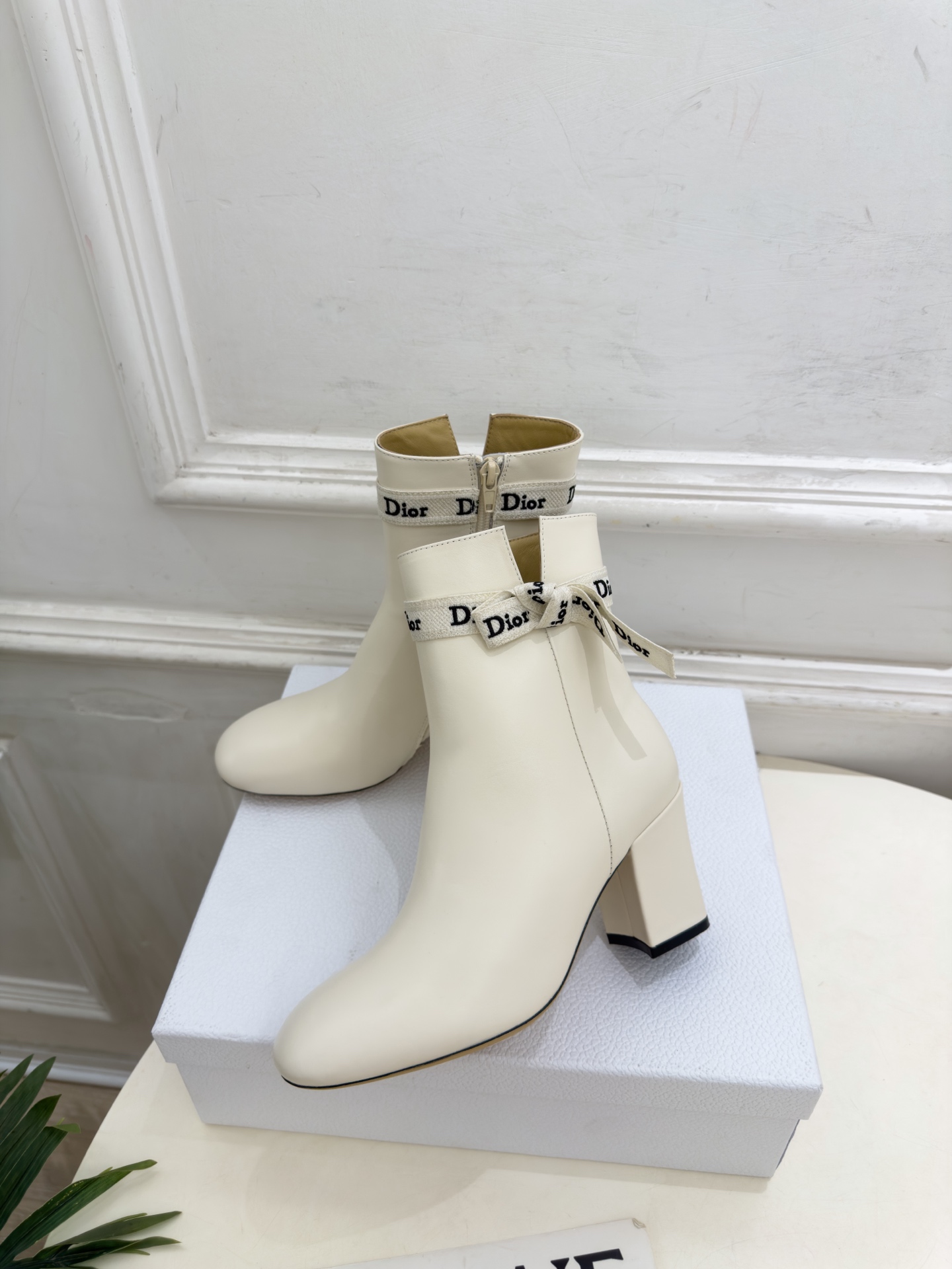 Dior |  迪奥  26𝐬𝐬  🧡💚2026秋冬新品 顶级版本⚠️ 专柜主打新款 J'Adior 字母饰带蝴蝶结粗跟