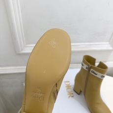 Dior | 迪奥 26𝐬𝐬 🧡💚2026秋冬新品 顶级版本⚠️ 专柜主打新款 J'Adior 字母饰带蝴蝶结粗跟 Dior | 迪奥 26𝐬𝐬 🧡💚2026秋冬新品 顶级版本⚠️ 专柜主打新款 J'Adior 字母饰带蝴蝶结粗跟