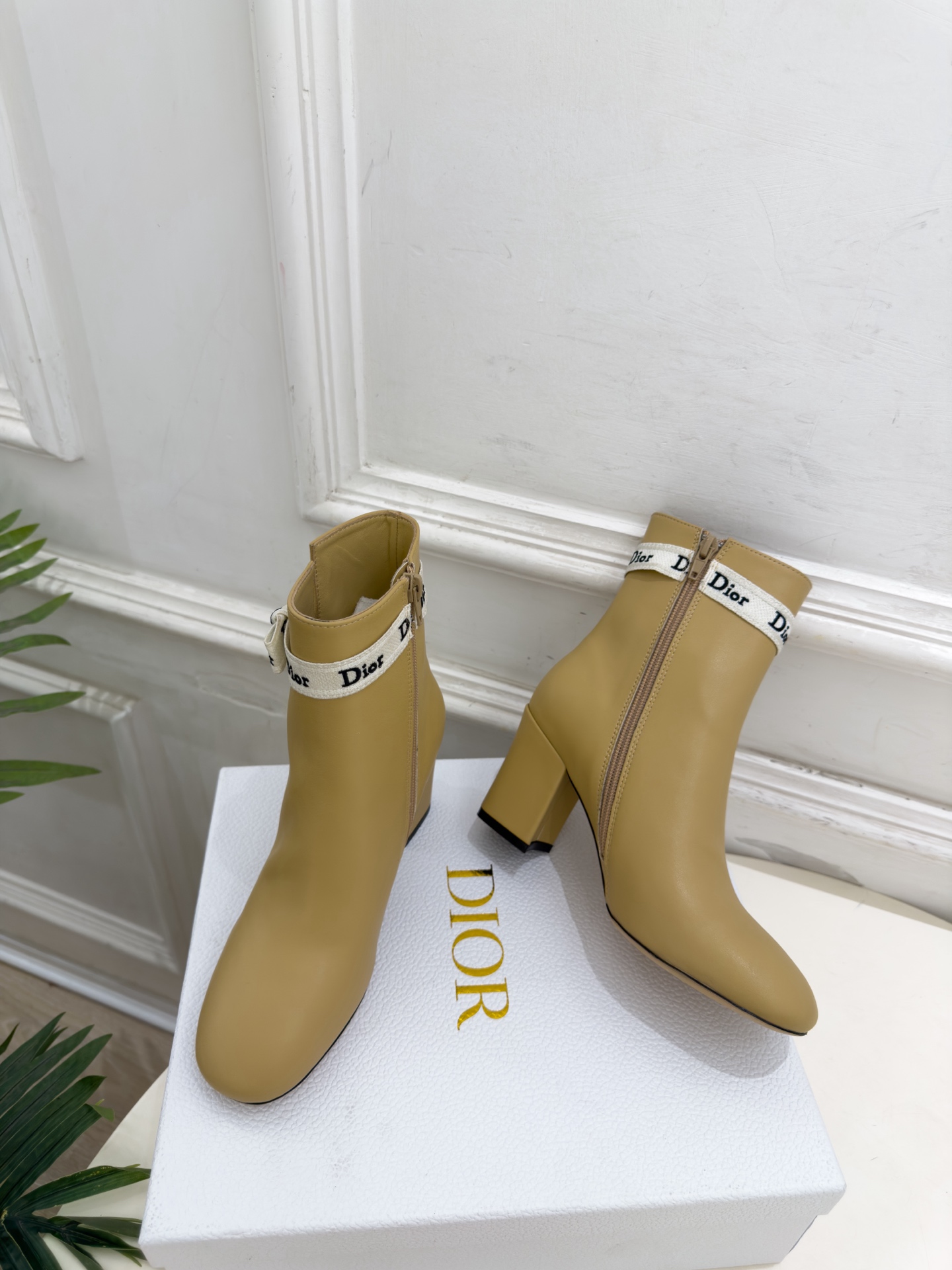 Dior | 迪奥 26𝐬𝐬 🧡💚2026秋冬新品 顶级版本⚠️ 专柜主打新款 J'Adior 字母饰带蝴蝶结粗跟 Dior | 迪奥 26𝐬𝐬 🧡💚2026秋冬新品 顶级版本⚠️ 专柜主打新款 J'Adior 字母饰带蝴蝶结粗跟