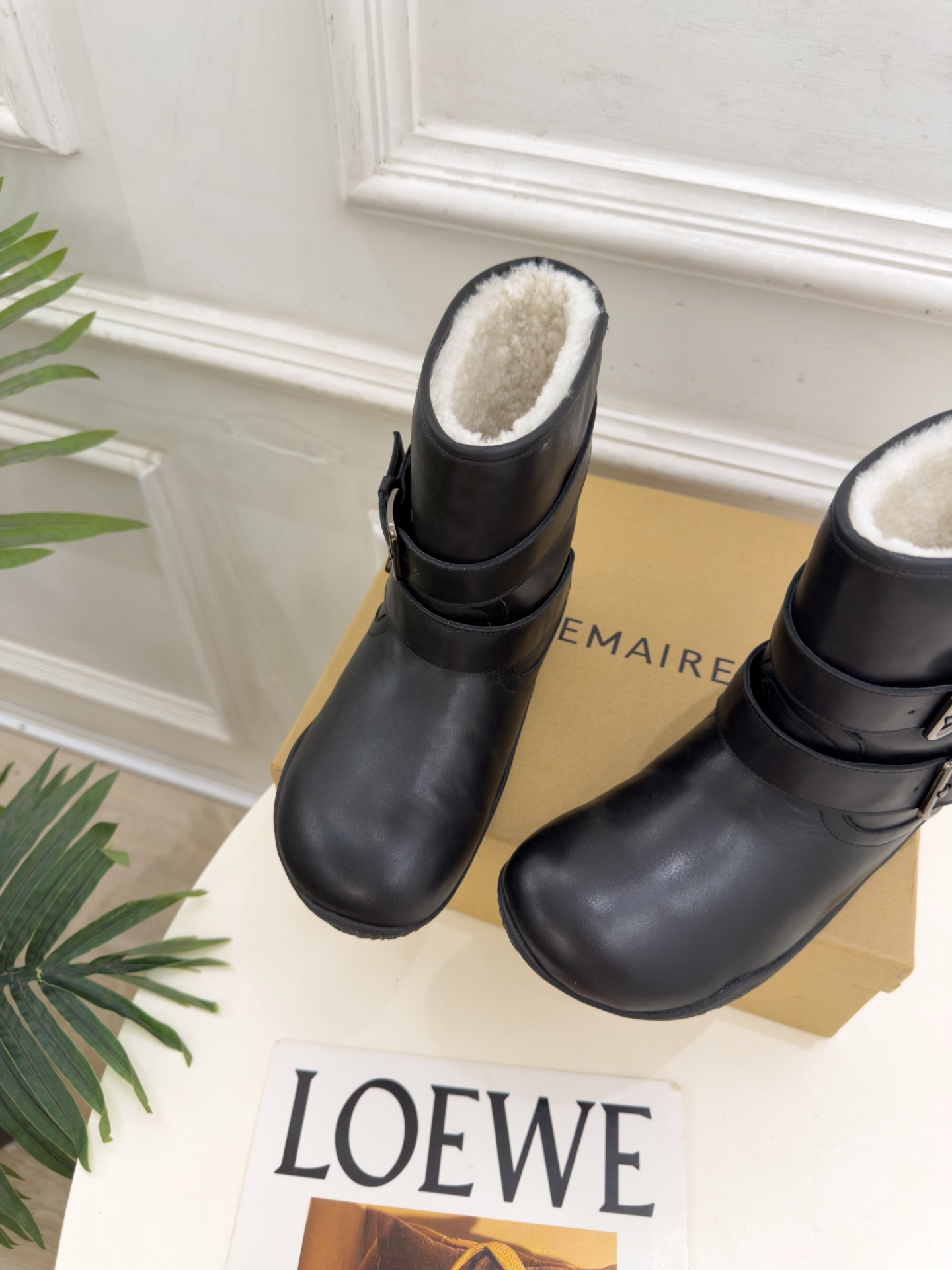 LEMAIRE  2026秋冬新品 极简复古双扣带羊毛休闲雪地靴 ————————— 作为这两年最受欢迎的设计师牌，设计