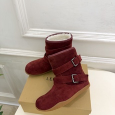 LEMAIRE 2026秋冬新品 极简复古双扣带羊毛休闲雪地靴 ————————— 作为这两年最受欢迎的设计师牌,设计 LEMAIRE 2026秋冬新品 极简复古双扣带羊毛休闲雪地靴 ————————— 作为这两年最受欢迎的设计师牌,设计