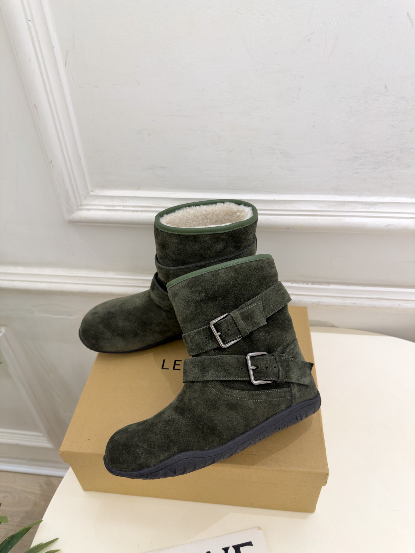 LEMAIRE  2026秋冬新品 极简复古双扣带羊毛休闲雪地靴 ————————— 作为这两年最受欢迎的设计师牌，设计