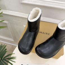 LEMAIRE 2026秋冬新品 极简复古羊毛休闲雪地靴 ————————— 作为这两年最受欢迎的设计师牌,设计简单、 LEMAIRE 2026秋冬新品 极简复古羊毛休闲雪地靴 ————————— 作为这两年最受欢迎的设计师牌,设计简单、