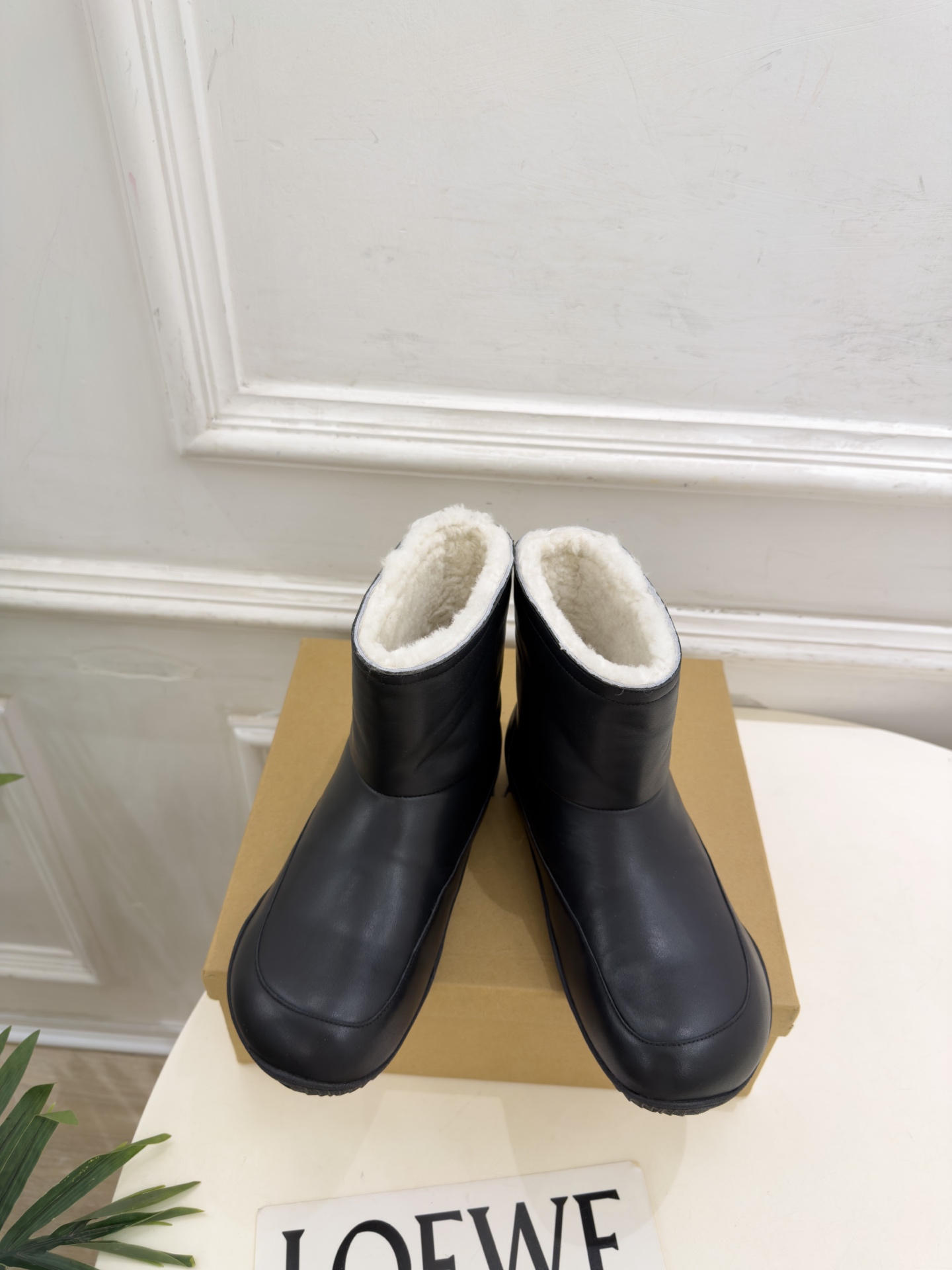 LEMAIRE 2026秋冬新品 极简复古羊毛休闲雪地靴 ————————— 作为这两年最受欢迎的设计师牌,设计简单、 LEMAIRE 2026秋冬新品 极简复古羊毛休闲雪地靴 ————————— 作为这两年最受欢迎的设计师牌,设计简单、