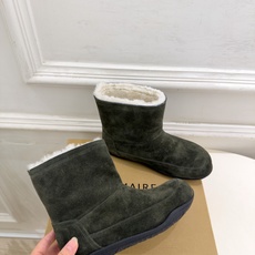 LEMAIRE 2026秋冬新品 极简复古羊毛休闲雪地靴 ————————— 作为这两年最受欢迎的设计师牌,设计简单、 LEMAIRE 2026秋冬新品 极简复古羊毛休闲雪地靴 ————————— 作为这两年最受欢迎的设计师牌,设计简单、