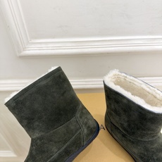 LEMAIRE 2026秋冬新品 极简复古羊毛休闲雪地靴 ————————— 作为这两年最受欢迎的设计师牌,设计简单、 LEMAIRE 2026秋冬新品 极简复古羊毛休闲雪地靴 ————————— 作为这两年最受欢迎的设计师牌,设计简单、