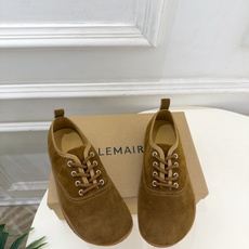 LEMAIRE 2026秋冬新品 极简复古系带休闲德训鞋 ————————— 作为这两年最受欢迎的设计师牌,设计简单、 LEMAIRE 2026秋冬新品 极简复古系带休闲德训鞋 ————————— 作为这两年最受欢迎的设计师牌,设计简单、