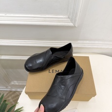 LEMAIRE 2026秋冬新品 极简复古一脚蹬休闲鞋 ————————— 作为这两年最受欢迎的设计师牌,设计简单、细 LEMAIRE 2026秋冬新品 极简复古一脚蹬休闲鞋 ————————— 作为这两年最受欢迎的设计师牌,设计简单、细