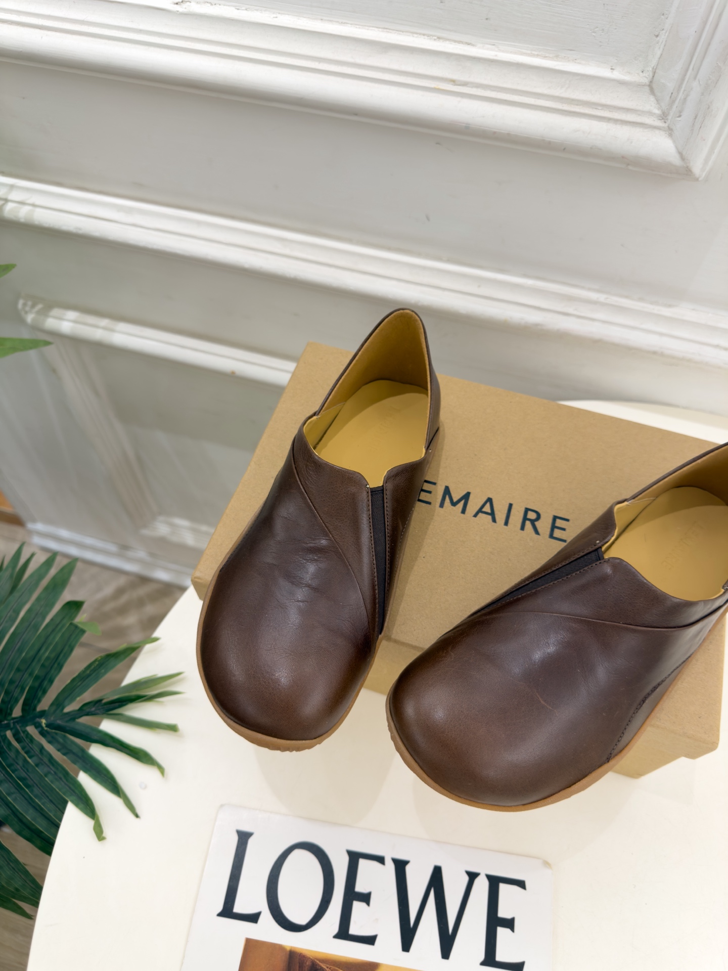 LEMAIRE 2026秋冬新品 极简复古一脚蹬休闲鞋 ————————— 作为这两年最受欢迎的设计师牌,设计简单、细 LEMAIRE 2026秋冬新品 极简复古一脚蹬休闲鞋 ————————— 作为这两年最受欢迎的设计师牌,设计简单、细