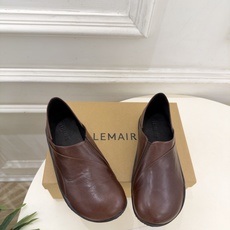 LEMAIRE 2026秋冬新品 极简复古一脚蹬休闲鞋 ————————— 作为这两年最受欢迎的设计师牌,设计简单、细 LEMAIRE 2026秋冬新品 极简复古一脚蹬休闲鞋 ————————— 作为这两年最受欢迎的设计师牌,设计简单、细