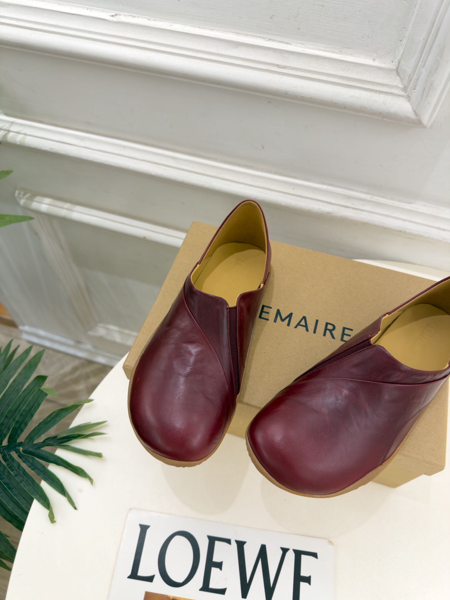 LEMAIRE  2026秋冬新品 极简复古一脚蹬休闲鞋 ————————— 作为这两年最受欢迎的设计师牌，设计简单、细
