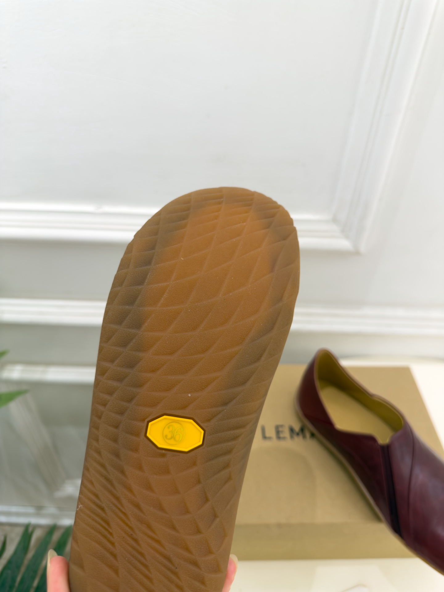 LEMAIRE  2026秋冬新品 极简复古一脚蹬休闲鞋 ————————— 作为这两年最受欢迎的设计师牌，设计简单、细