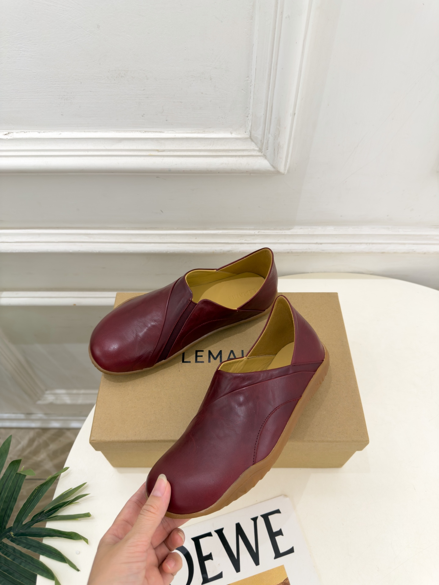 LEMAIRE  2026秋冬新品 极简复古一脚蹬休闲鞋 ————————— 作为这两年最受欢迎的设计师牌，设计简单、细