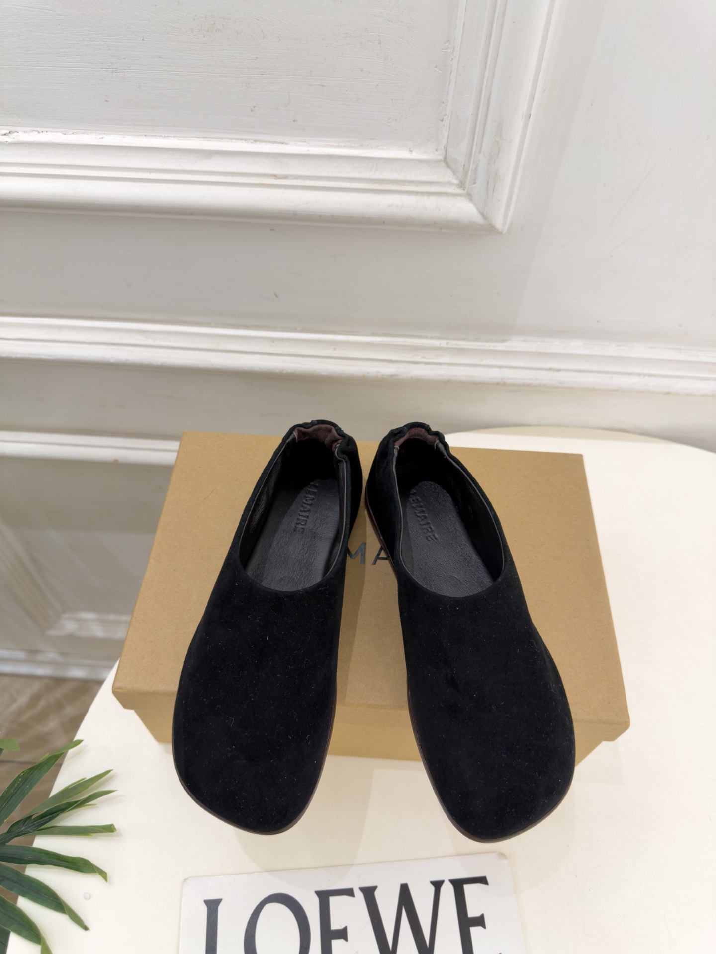 LEMAIRE 2026秋冬新品 极简复古一脚蹬平底乐福鞋 ————————— 作为这两年最受欢迎的设计师牌,设计简单 LEMAIRE 2026秋冬新品 极简复古一脚蹬平底乐福鞋 ————————— 作为这两年最受欢迎的设计师牌,设计简单
