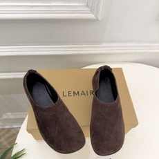 LEMAIRE 2026秋冬新品 极简复古一脚蹬平底乐福鞋 ————————— 作为这两年最受欢迎的设计师牌,设计简单 LEMAIRE 2026秋冬新品 极简复古一脚蹬平底乐福鞋 ————————— 作为这两年最受欢迎的设计师牌,设计简单