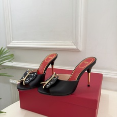 Valentino 华伦天奴 26𝐬𝐬 2026秋冬新品 VT蝴蝶水钻金属跟高跟拖鞋 上新☑️ ——————————— Valentino 华伦天奴 26𝐬𝐬 2026秋冬新品 VT蝴蝶水钻金属跟高跟拖鞋 上新☑️ ———————————