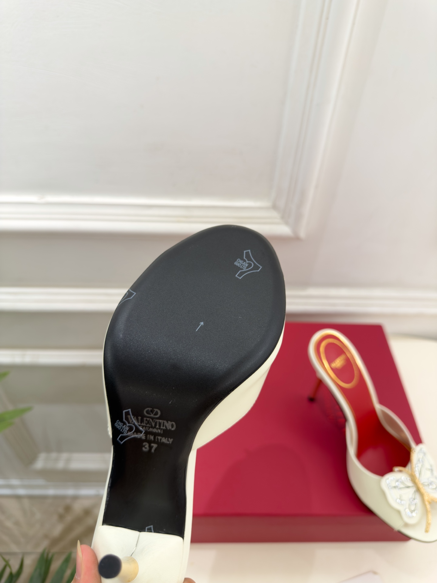 Valentino  华伦天奴 26𝐬𝐬 2026秋冬新品 VT蝴蝶水钻金属跟高跟拖鞋 上新☑️ ———————————