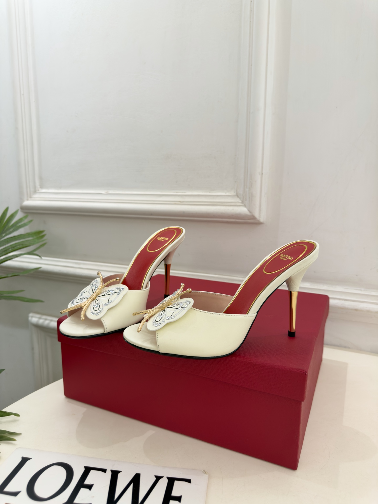 Valentino  华伦天奴 26𝐬𝐬 2026秋冬新品 VT蝴蝶水钻金属跟高跟拖鞋 上新☑️ ———————————