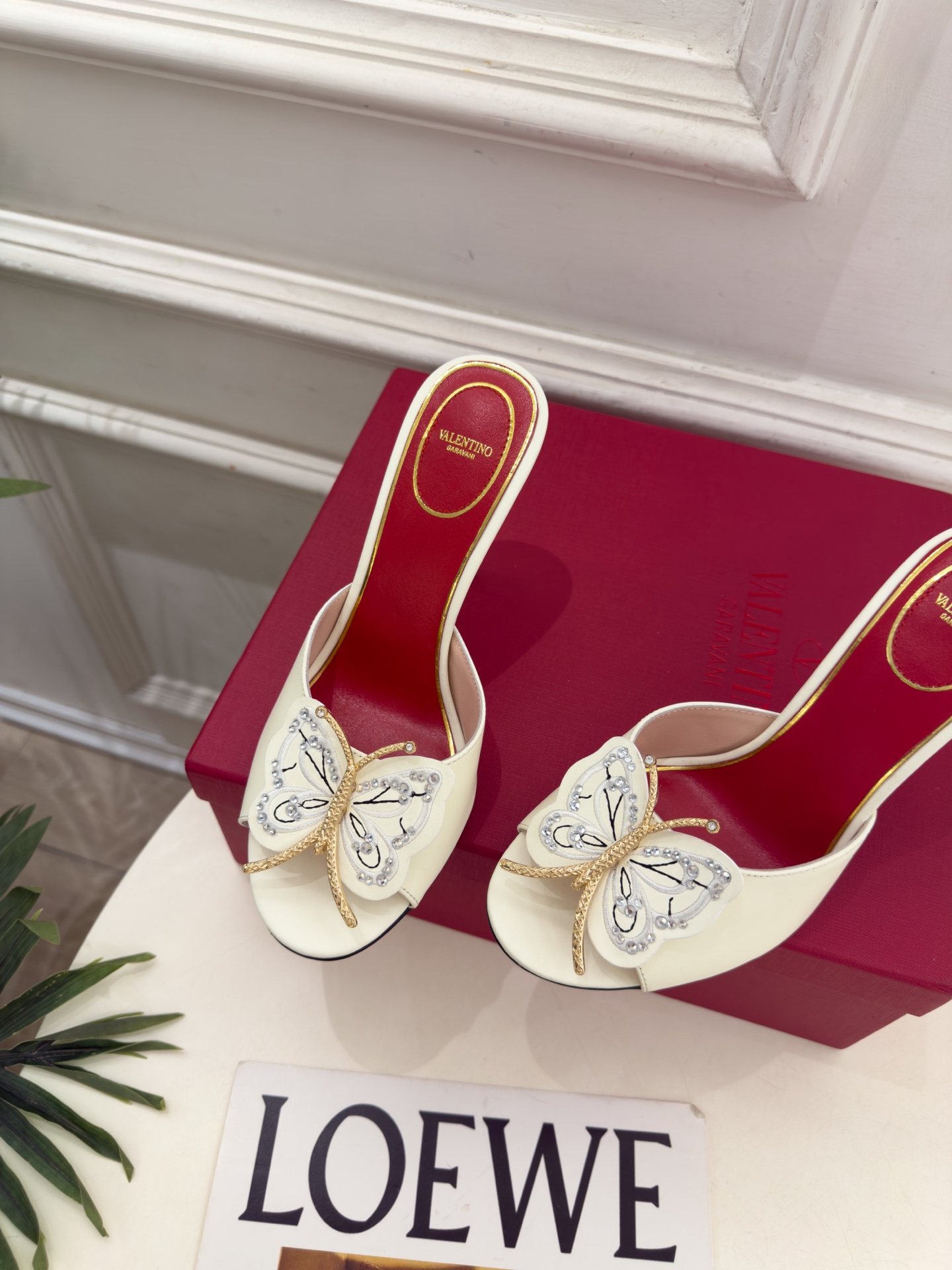 Valentino  华伦天奴 26𝐬𝐬 2026秋冬新品 VT蝴蝶水钻金属跟高跟拖鞋 上新☑️ ———————————