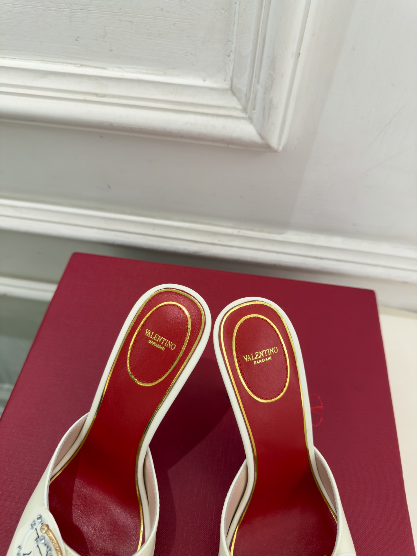 Valentino  华伦天奴 26𝐬𝐬 2026秋冬新品 VT蝴蝶水钻金属跟高跟拖鞋 上新☑️ ———————————