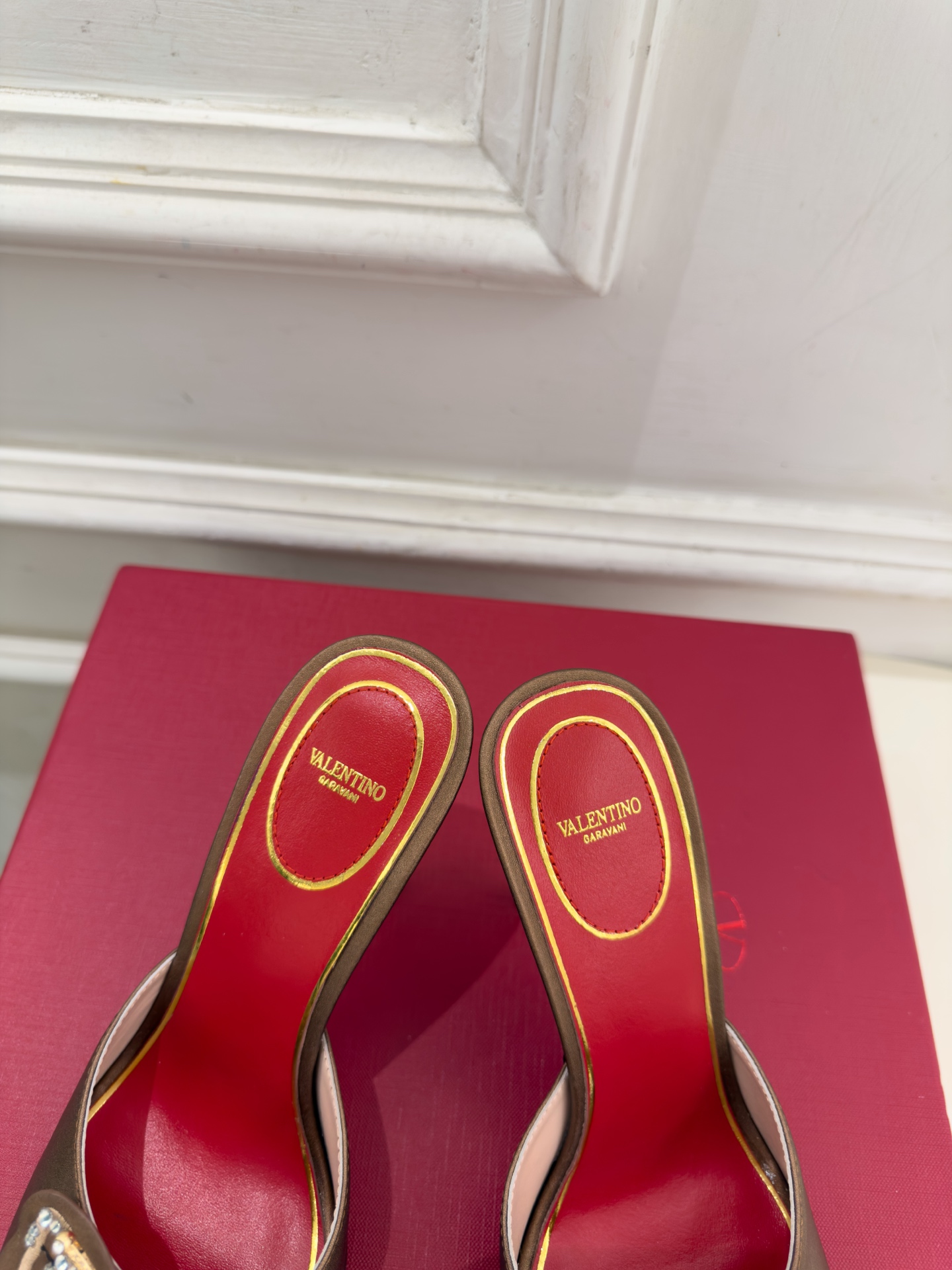 Valentino  华伦天奴 26𝐬𝐬 2026秋冬新品 VT蝴蝶水钻金属跟高跟拖鞋 上新☑️ ———————————