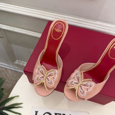 Valentino 华伦天奴 26𝐬𝐬 2026秋冬新品 VT蝴蝶水钻金属跟高跟拖鞋 上新☑️ ——————————— Valentino 华伦天奴 26𝐬𝐬 2026秋冬新品 VT蝴蝶水钻金属跟高跟拖鞋 上新☑️ ———————————