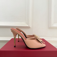 Valentino 华伦天奴 26𝐬𝐬 2026秋冬新品 VT蝴蝶水钻金属跟高跟拖鞋 上新☑️ ——————————— Valentino 华伦天奴 26𝐬𝐬 2026秋冬新品 VT蝴蝶水钻金属跟高跟拖鞋 上新☑️ ———————————