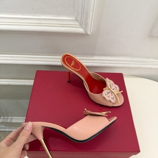 Valentino 华伦天奴 26𝐬𝐬 2026秋冬新品 VT蝴蝶水钻金属跟高跟拖鞋 上新☑️ ——————————— Valentino 华伦天奴 26𝐬𝐬 2026秋冬新品 VT蝴蝶水钻金属跟高跟拖鞋 上新☑️ ———————————