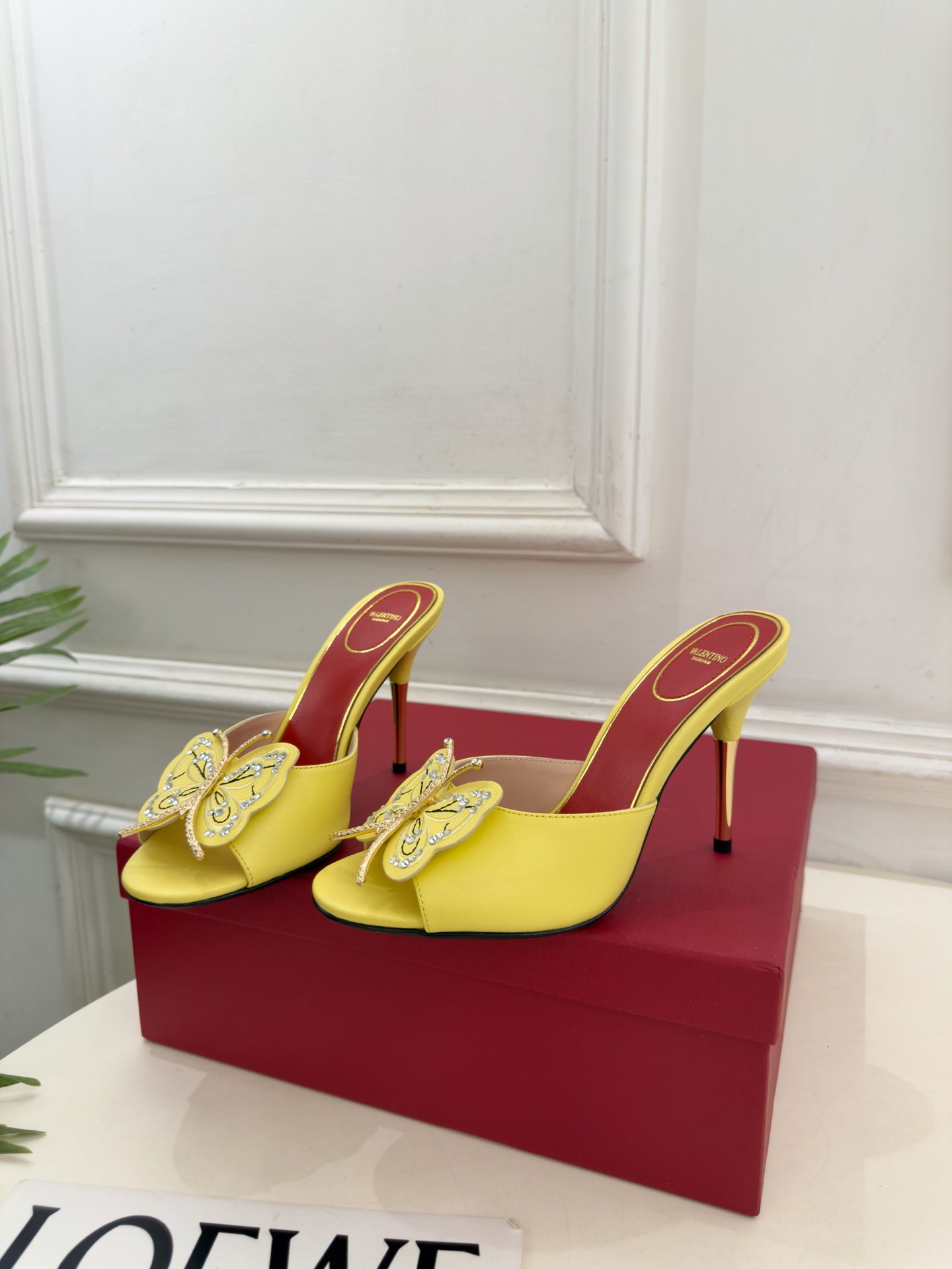 Valentino  华伦天奴 26𝐬𝐬 2026秋冬新品 VT蝴蝶水钻金属跟高跟拖鞋 上新☑️ ———————————
