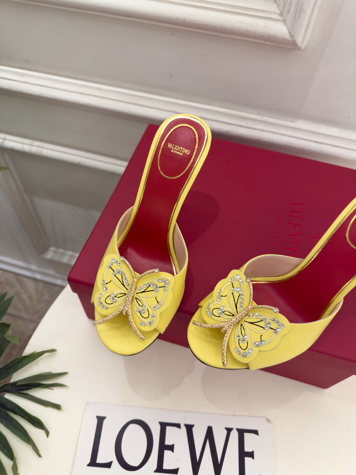 Valentino  华伦天奴 26𝐬𝐬 2026秋冬新品 VT蝴蝶水钻金属跟高跟拖鞋 上新☑️ ———————————
