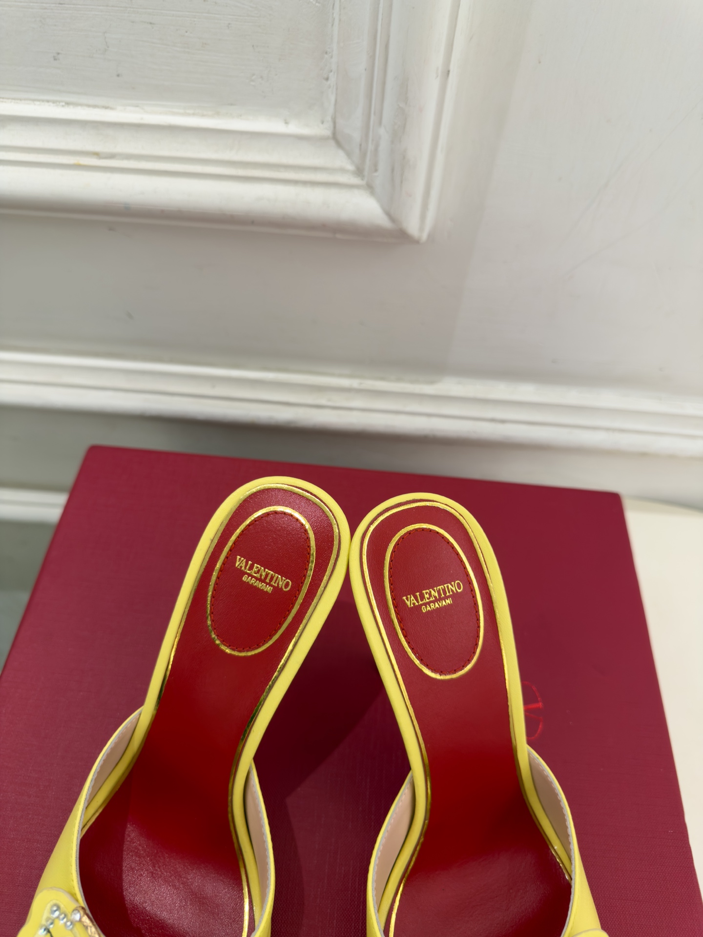 Valentino  华伦天奴 26𝐬𝐬 2026秋冬新品 VT蝴蝶水钻金属跟高跟拖鞋 上新☑️ ———————————