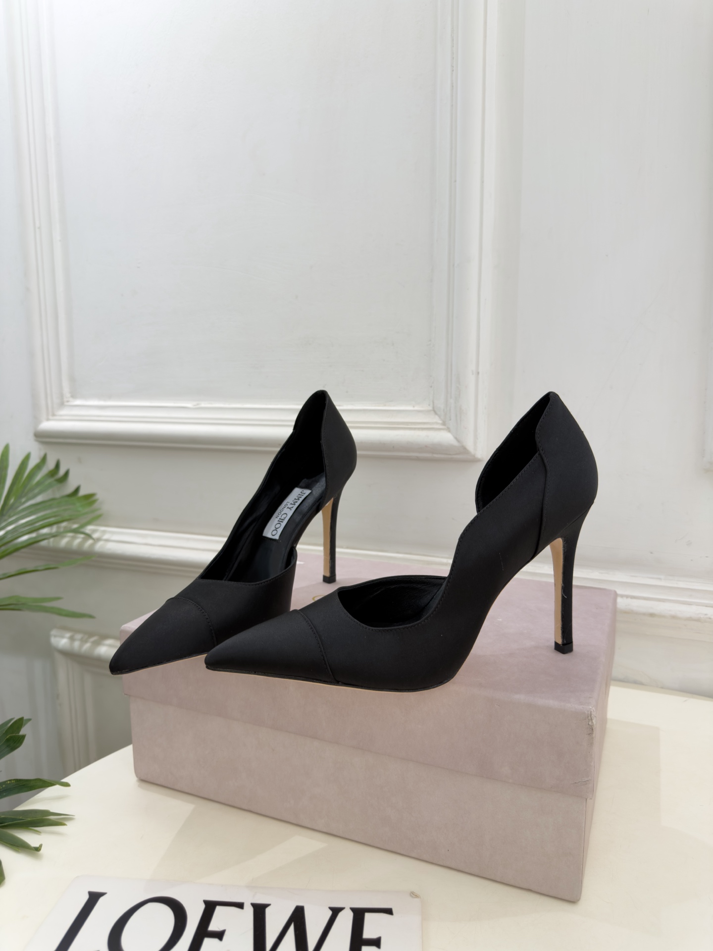 JimmyChoo 吉米周 26𝐬𝐬 ——— ✨ 2026秋冬新品 专柜最新 JC真丝缎面尖头内空高跟鞋 B JimmyChoo 吉米周 26𝐬𝐬 ——— ✨ 2026秋冬新品 专柜最新 JC真丝缎面尖头内空高跟鞋 B