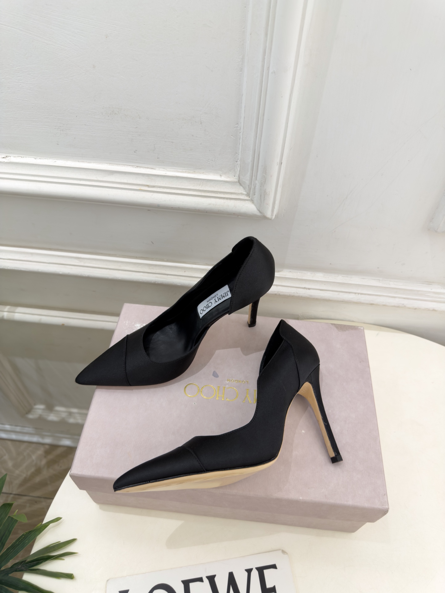 JimmyChoo 吉米周 26𝐬𝐬 ——— ✨ 2026秋冬新品 专柜最新 JC真丝缎面尖头内空高跟鞋 B JimmyChoo 吉米周 26𝐬𝐬 ——— ✨ 2026秋冬新品 专柜最新 JC真丝缎面尖头内空高跟鞋 B