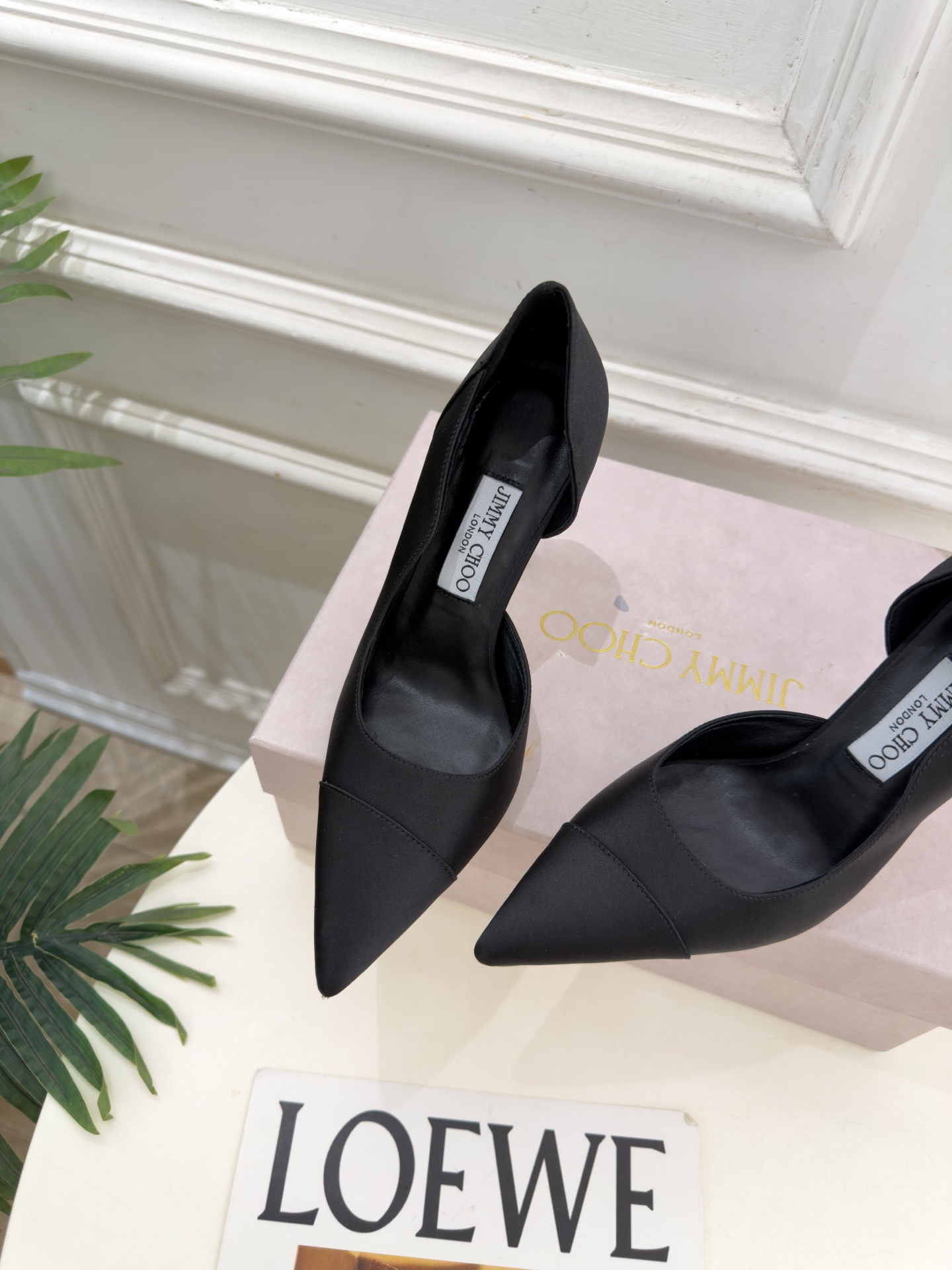 JimmyChoo 吉米周 26𝐬𝐬 ——— ✨ 2026秋冬新品 专柜最新 JC真丝缎面尖头内空高跟鞋 B JimmyChoo 吉米周 26𝐬𝐬 ——— ✨ 2026秋冬新品 专柜最新 JC真丝缎面尖头内空高跟鞋 B