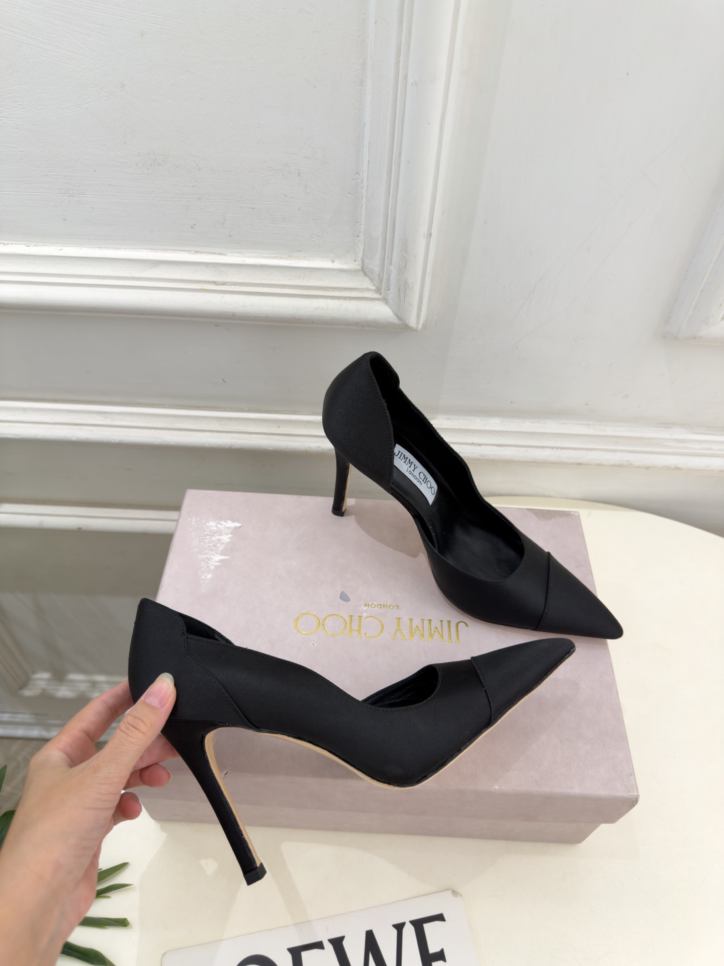 JimmyChoo 吉米周 26𝐬𝐬 ——— ✨ 2026秋冬新品 专柜最新 JC真丝缎面尖头内空高跟鞋 B JimmyChoo 吉米周 26𝐬𝐬 ——— ✨ 2026秋冬新品 专柜最新 JC真丝缎面尖头内空高跟鞋 B