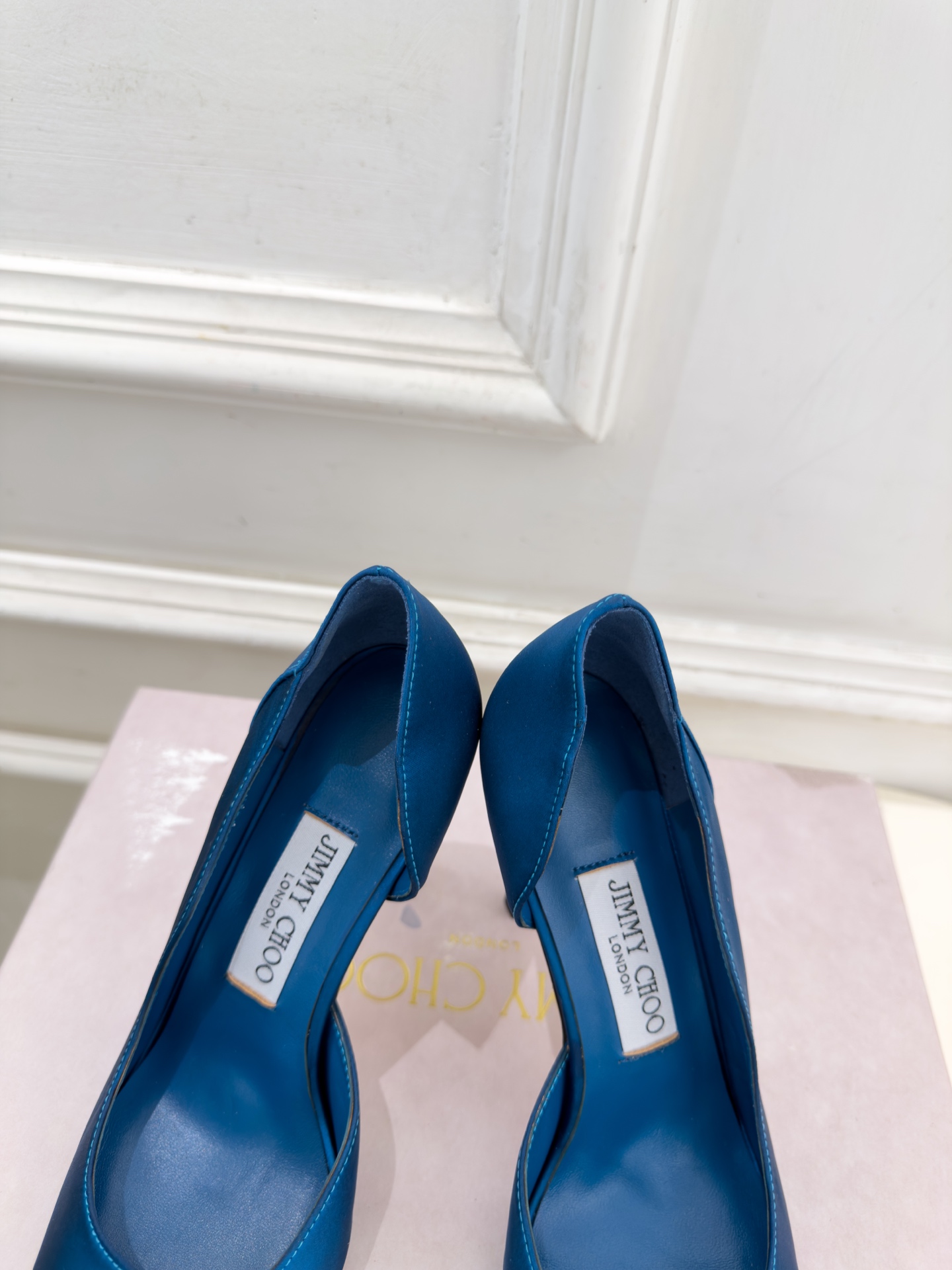 JimmyChoo 吉米周 26𝐬𝐬 ———      ✨ 2026秋冬新品 专柜最新 JC真丝缎面尖头内空高跟鞋  B