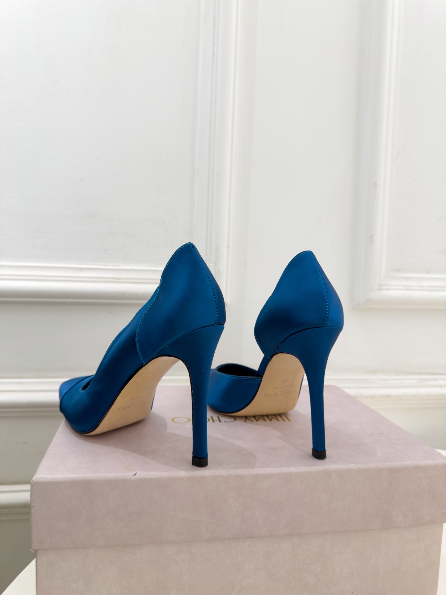 JimmyChoo 吉米周 26𝐬𝐬 ———      ✨ 2026秋冬新品 专柜最新 JC真丝缎面尖头内空高跟鞋  B