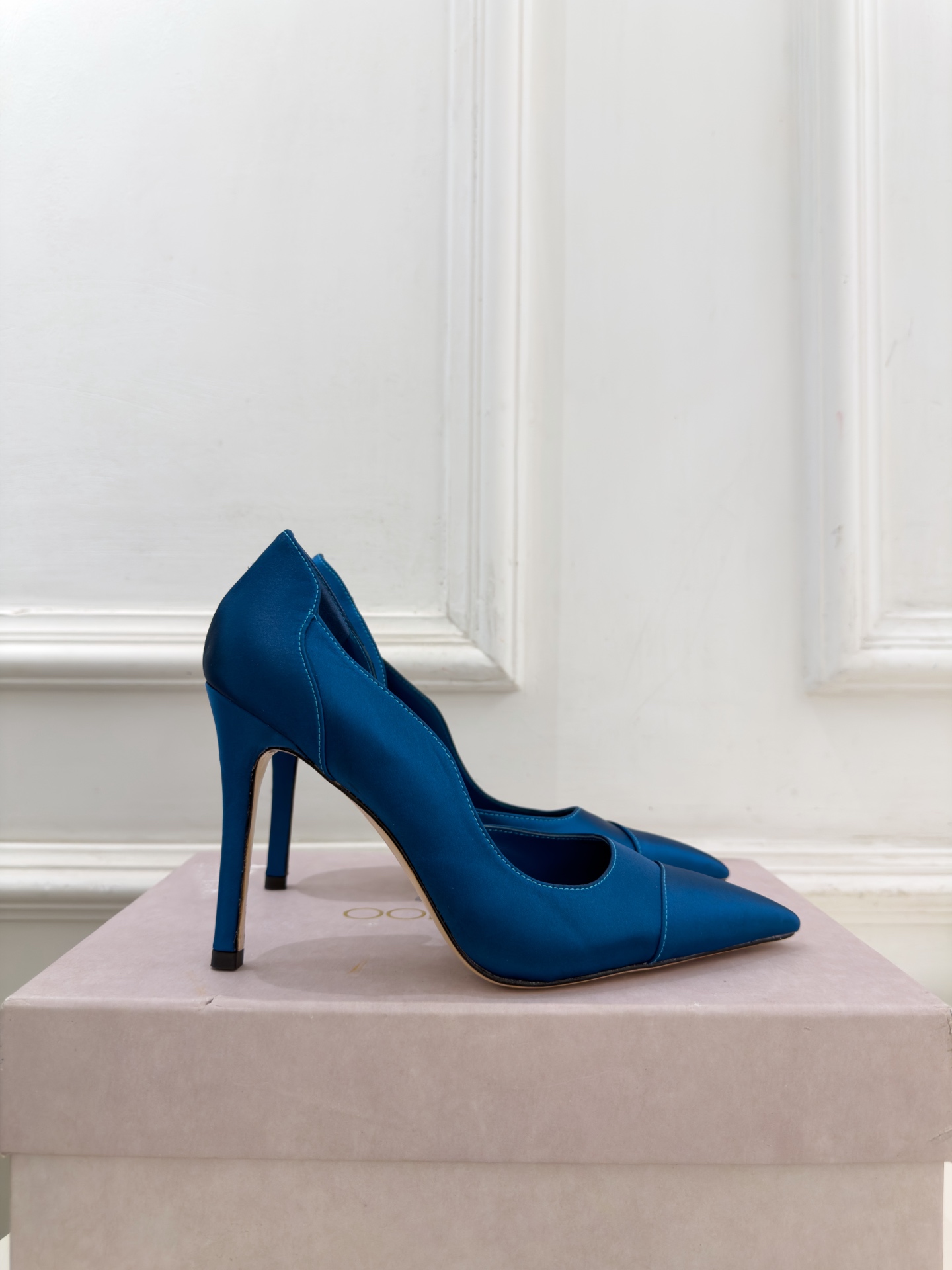JimmyChoo 吉米周 26𝐬𝐬 ———      ✨ 2026秋冬新品 专柜最新 JC真丝缎面尖头内空高跟鞋  B