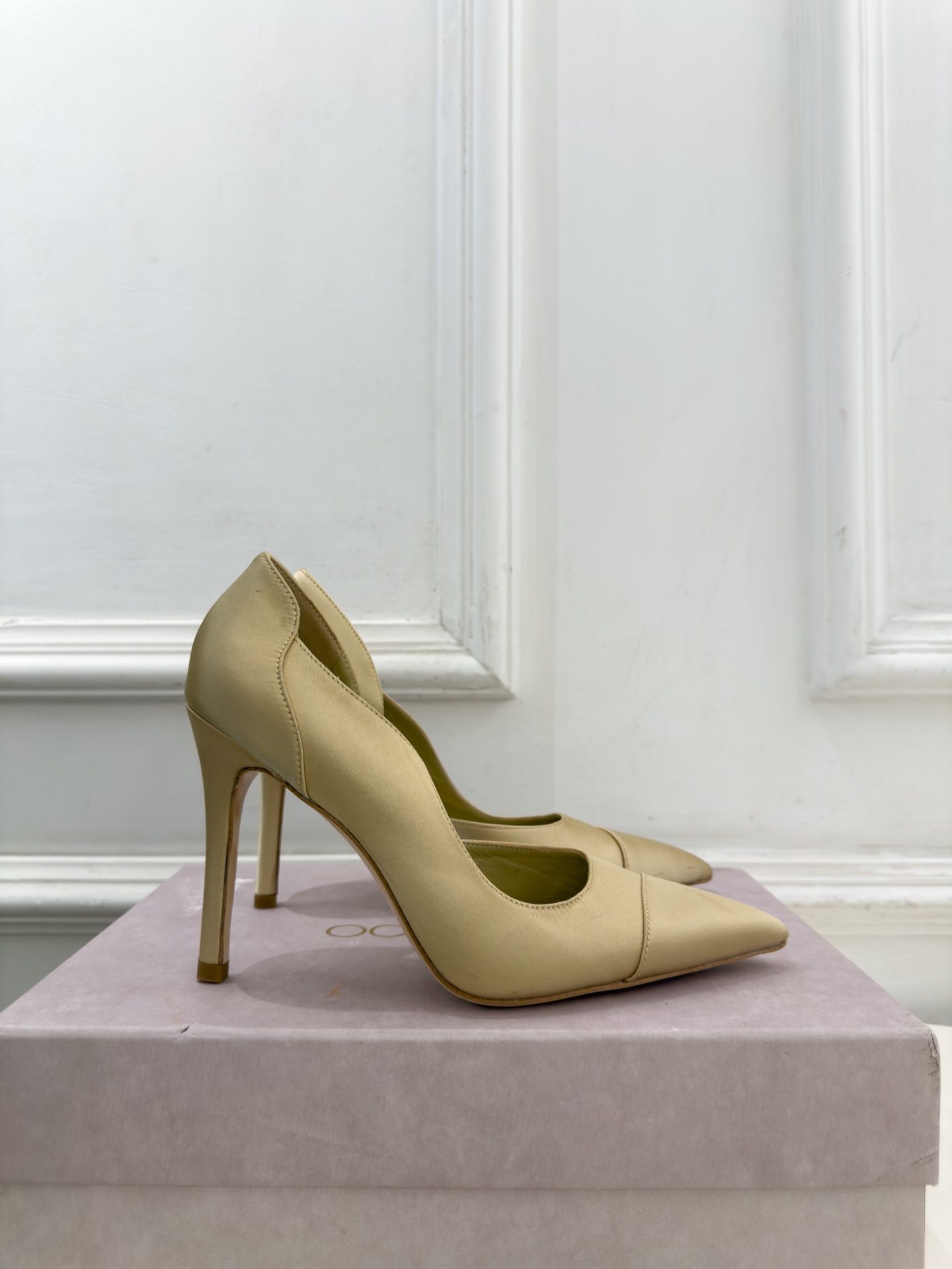 JimmyChoo 吉米周 26𝐬𝐬 ———      ✨ 2026秋冬新品 专柜最新 JC真丝缎面尖头内空高跟鞋  B