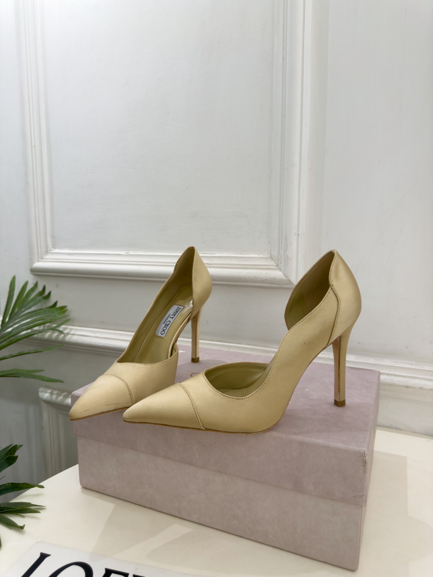 JimmyChoo 吉米周 26𝐬𝐬 ———      ✨ 2026秋冬新品 专柜最新 JC真丝缎面尖头内空高跟鞋  B