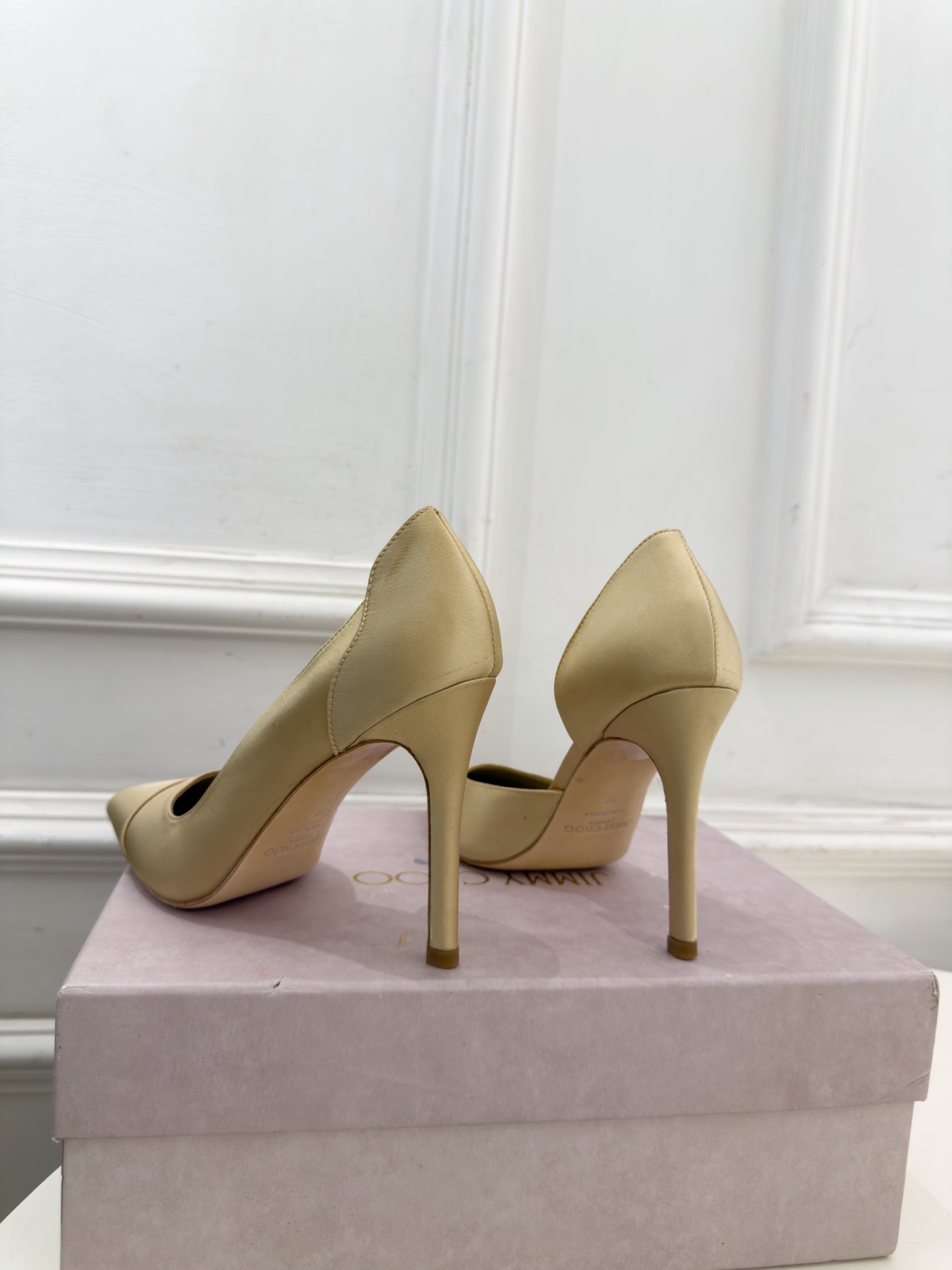 JimmyChoo 吉米周 26𝐬𝐬 ———      ✨ 2026秋冬新品 专柜最新 JC真丝缎面尖头内空高跟鞋  B