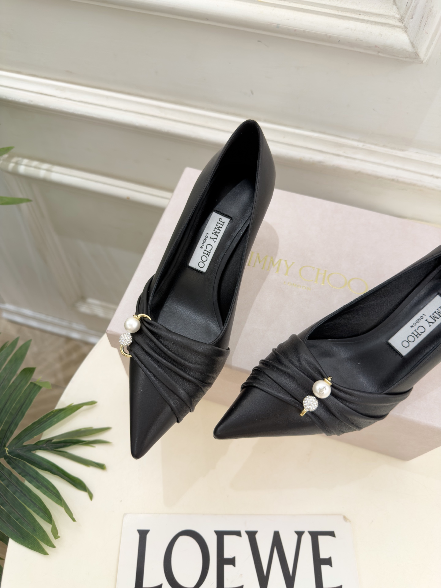 JimmyChoo 吉米周 26𝐬𝐬 ——— ✨ 2026秋冬新品 专柜最新JC珍珠水钻褶皱尖头高跟鞋 BS JimmyChoo 吉米周 26𝐬𝐬 ——— ✨ 2026秋冬新品 专柜最新JC珍珠水钻褶皱尖头高跟鞋 BS