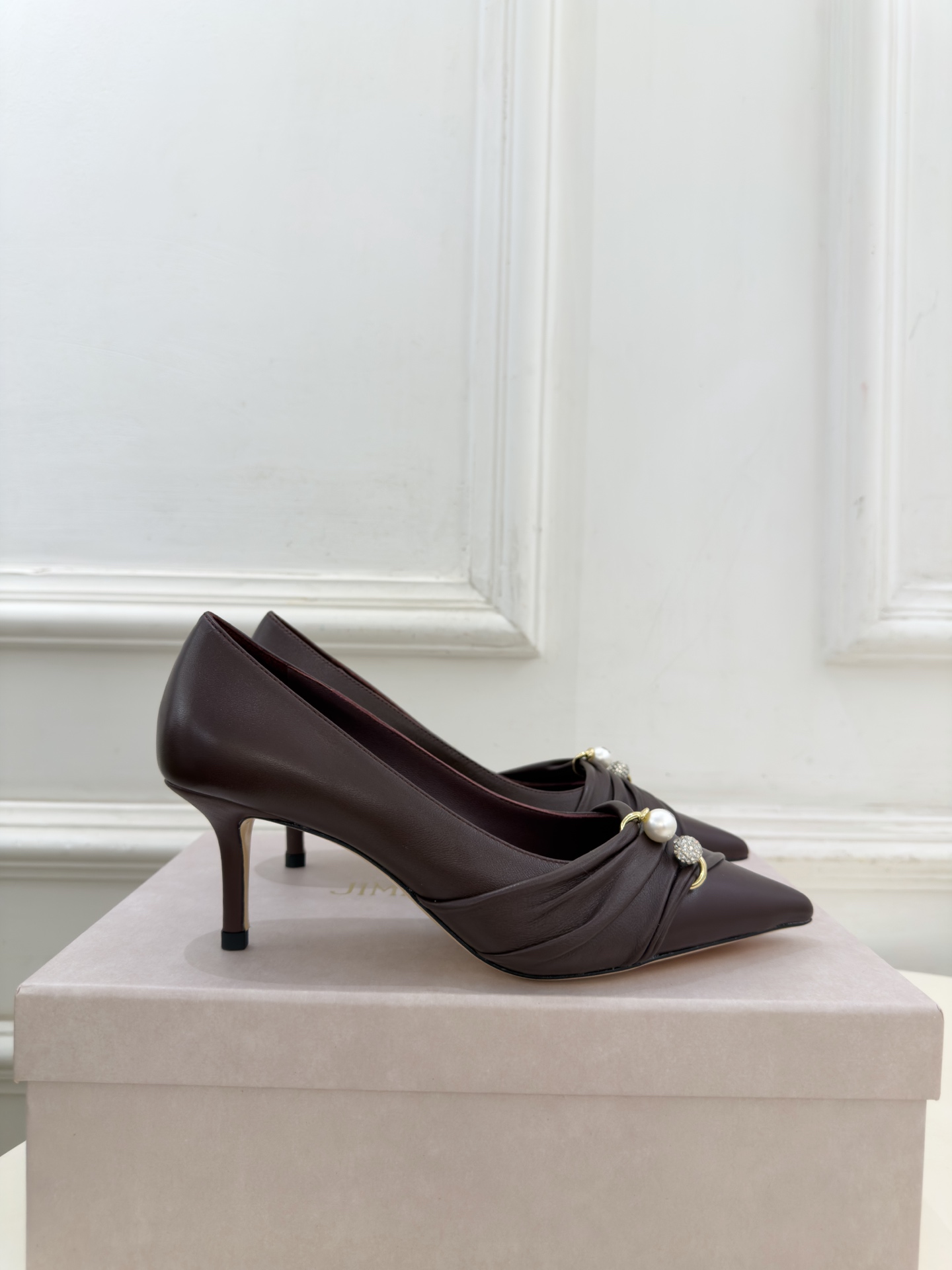 JimmyChoo 吉米周 26𝐬𝐬 ———      ✨ 2026秋冬新品 专柜最新JC珍珠水钻褶皱尖头高跟鞋  BS